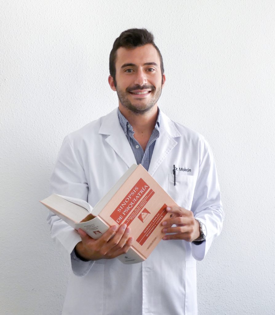 Dr. Álvaro Moleón Ruiz