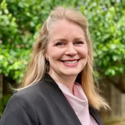 Lisa Lindstrom - TMS psychiatrist in MCLEAN